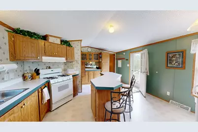 E2817 S Creek Rd, Genoa, WI 54624 - Photo 5