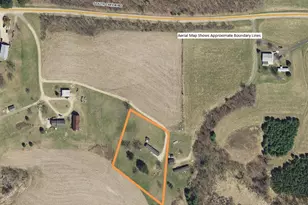 E2817 S Creek Rd, Genoa, WI 54624 - Photo 31