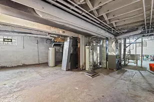 944 N 37th St, Milwaukee, WI 53208 - Photo 15