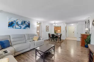 1660 N Prospect Ave, Milwaukee, WI 53202 - Photo 3