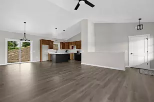 940 Crockett Dr, Holmen, WI 54636 - Photo 5