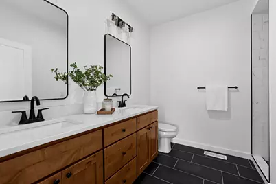 940  Crockett Dr, Holmen, WI 54636 - Photo 15