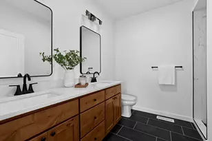 940 Crockett Dr, Holmen, WI 54636 - Photo 15