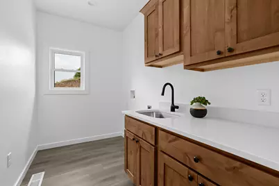 940  Crockett Dr, Holmen, WI 54636 - Photo 11