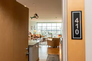 1550 E Royall Pl, Milwaukee, WI 53202 - Photo 5