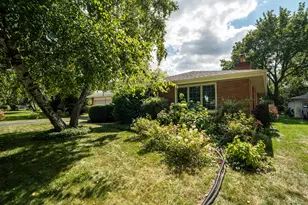 7769 N Delta Pl, Milwaukee, WI 53223 - Photo 25