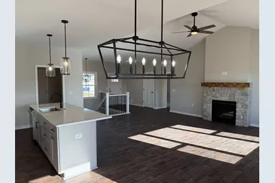 202  Edgewater Ct, Theresa, WI 53091 - Photo 3