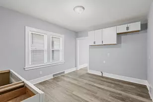 5720 W Rogers St, West Allis, WI 53219 - Photo 5