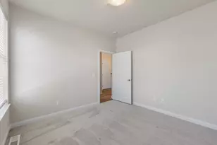 394 Sandy Cir, Pewaukee, WI 53072 - Photo 27