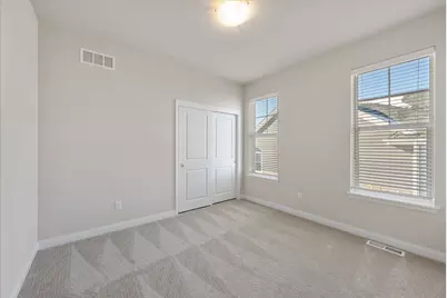 394  Sandy Cir, Pewaukee, WI 53072 - Photo 27