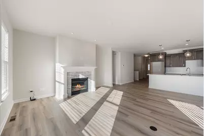 394  Sandy Cir, Pewaukee, WI 53072 - Photo 5