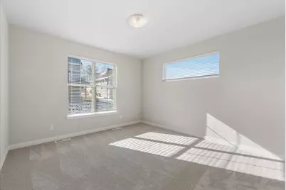 394  Sandy Cir, Pewaukee, WI 53072 - Photo 19
