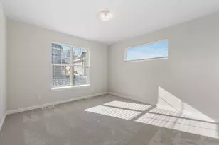 394 Sandy Cir, Pewaukee, WI 53072 - Photo 19