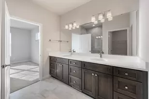 394 Sandy Cir, Pewaukee, WI 53072 - Photo 23