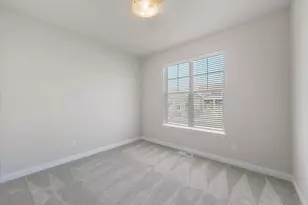 394 Sandy Cir, Pewaukee, WI 53072 - Photo 25