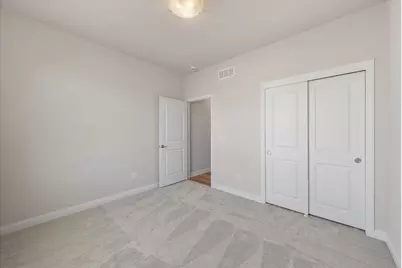 394  Sandy Cir, Pewaukee, WI 53072 - Photo 25