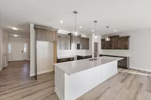 394 Sandy Cir, Pewaukee, WI 53072 - Photo 11