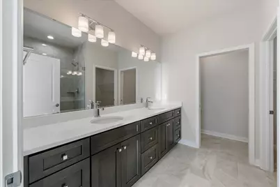 394  Sandy Cir, Pewaukee, WI 53072 - Photo 21