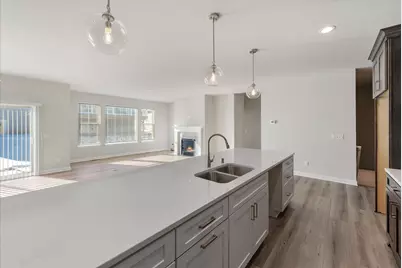 394  Sandy Cir, Pewaukee, WI 53072 - Photo 15