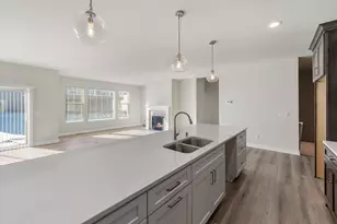 394 Sandy Cir, Pewaukee, WI 53072 - Photo 15