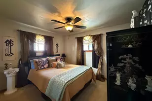 8164 W Muriel Pl, Milwaukee, WI 53218 - Photo 9