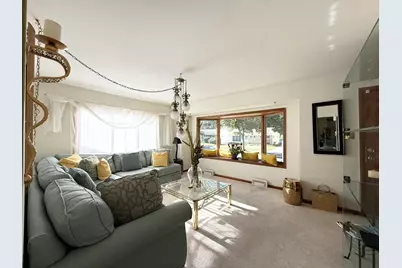 8164 W Muriel Pl, Milwaukee, WI 53218 - Photo 3