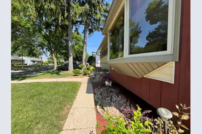 8164 W Muriel Pl, Milwaukee, WI 53218 - Photo 25
