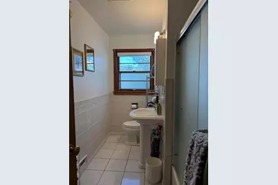 8164 W Muriel Pl, Milwaukee, WI 53218 - Photo 11