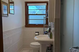 8164 W Muriel Pl, Milwaukee, WI 53218 - Photo 11