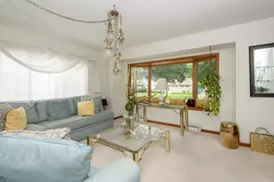 8164 W Muriel Pl, Milwaukee, WI 53218 - Photo 5