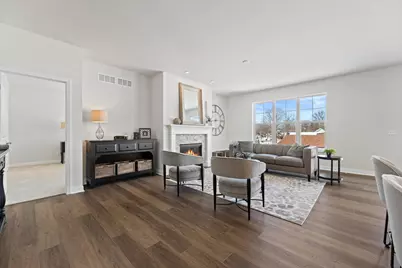 327  Sandy Cir, Pewaukee, WI 53072 - Photo 9