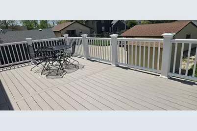 327  Sandy Cir, Pewaukee, WI 53072 - Photo 23