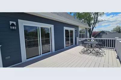 327  Sandy Cir, Pewaukee, WI 53072 - Photo 25