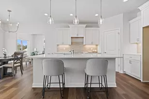 327 Sandy Cir, Pewaukee, WI 53072 - Photo 17