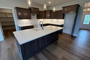 327 Sandy Cir, Pewaukee, WI 53072 - Photo 3