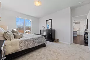 327 Sandy Cir, Pewaukee, WI 53072 - Photo 25