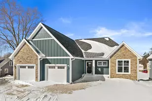 327 Sandy Cir, Pewaukee, WI 53072 - Photo 1
