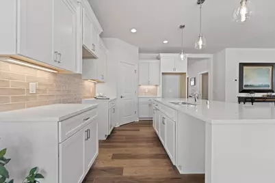 327  Sandy Cir, Pewaukee, WI 53072 - Photo 15