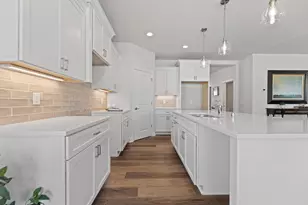 327 Sandy Cir, Pewaukee, WI 53072 - Photo 15