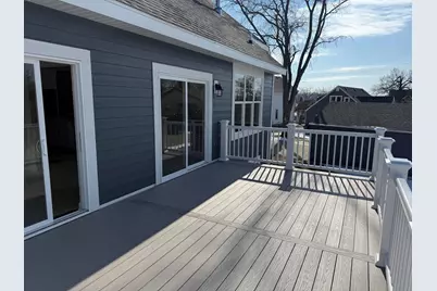 327  Sandy Cir, Pewaukee, WI 53072 - Photo 9