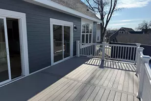 327 Sandy Cir, Pewaukee, WI 53072 - Photo 9