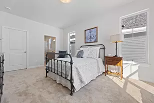 327 Sandy Cir, Pewaukee, WI 53072 - Photo 31