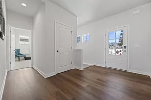 327 Sandy Cir, Pewaukee, WI 53072 - Photo 3