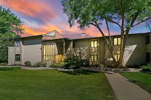 31 Abbey Villa Cir, Fontana, WI 53125 - Photo 1