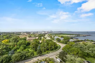 2525 S Shore Dr, Milwaukee, WI 53207 - Photo 49