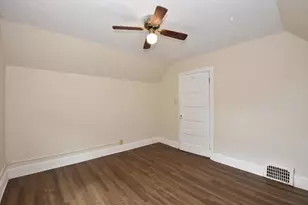 2218 E Eden Pl, Saint Francis, WI 53235 - Photo 15