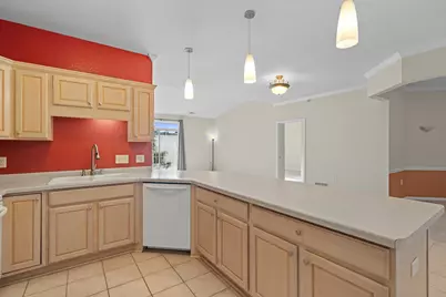 13050 W Bluemound Rd #303, Elm Grove, WI 53122 - Photo 7