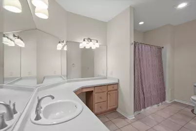 13050 W Bluemound Rd #303, Elm Grove, WI 53122 - Photo 11