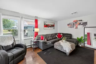 4564 N 101st St, Wauwatosa, WI 53225 - Photo 9