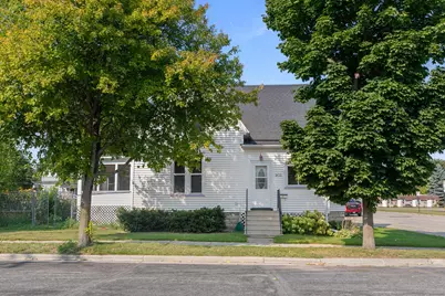 903  Wells St, Marinette, WI 54143 - Photo 5